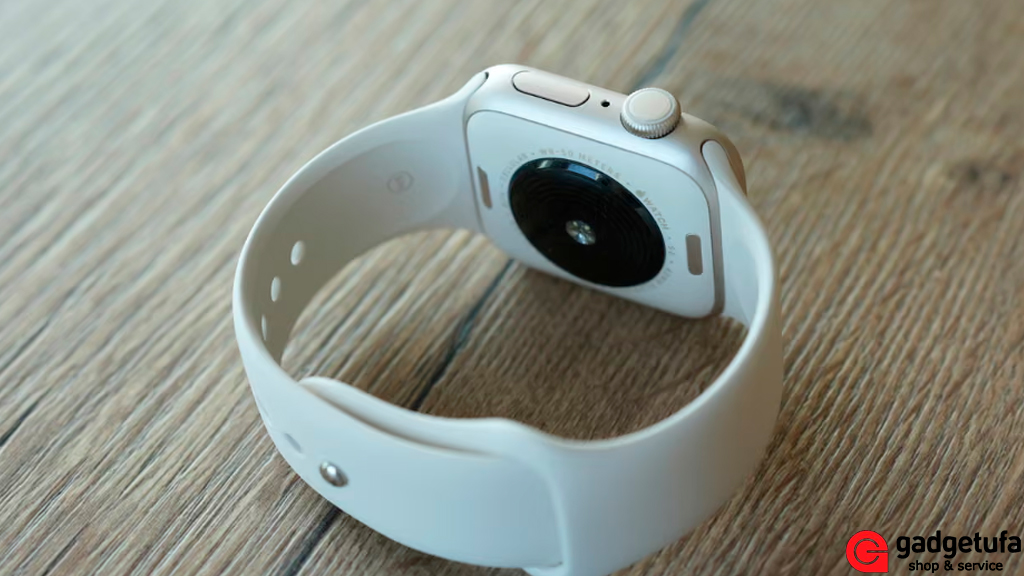 Apple Watch SE 3 2025 1, Apple Watch SE 3 2025, обзор, купить в Уфе, сравнение с Series 11, умные часы Apple 2025, watchOS 26, всегда включенный экран, датчики здоровья, цена, GadgetUfa
