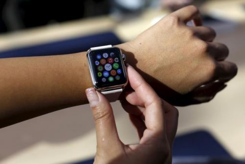 Apple-Watch-goes-on-sale