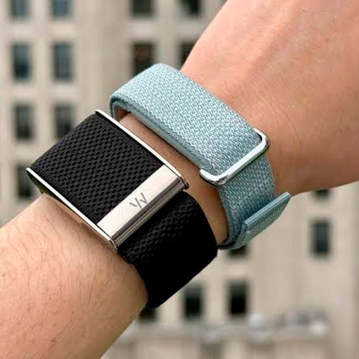 Whoop 5 vs Google Fitbit Air: какой фитнес-браслет выбрать этим летом?
