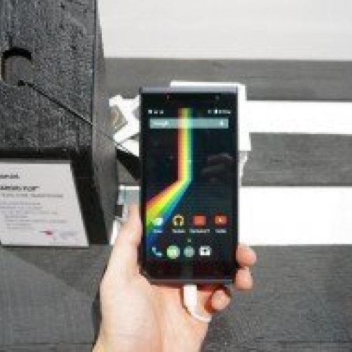 Polaroid представила смартфоны Selfie, Flip и Snap