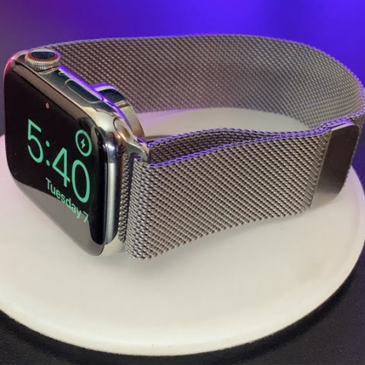 Почему стоит купить стальные Apple Watch Series 7?