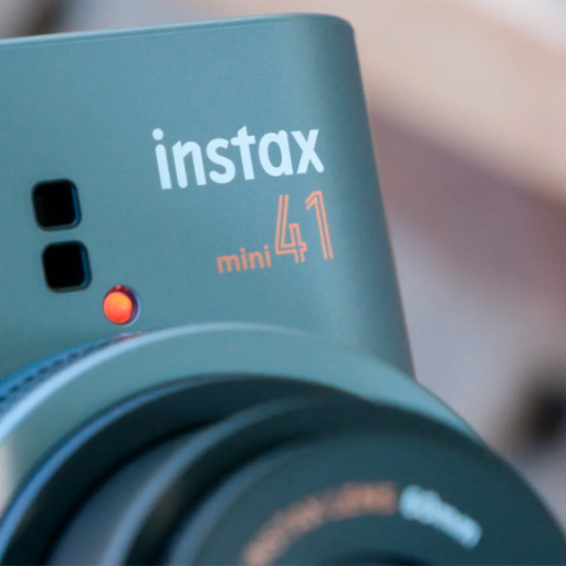 Fujifilm Instax Mini 41. Мгновенные эмоции в классическом дизайне.